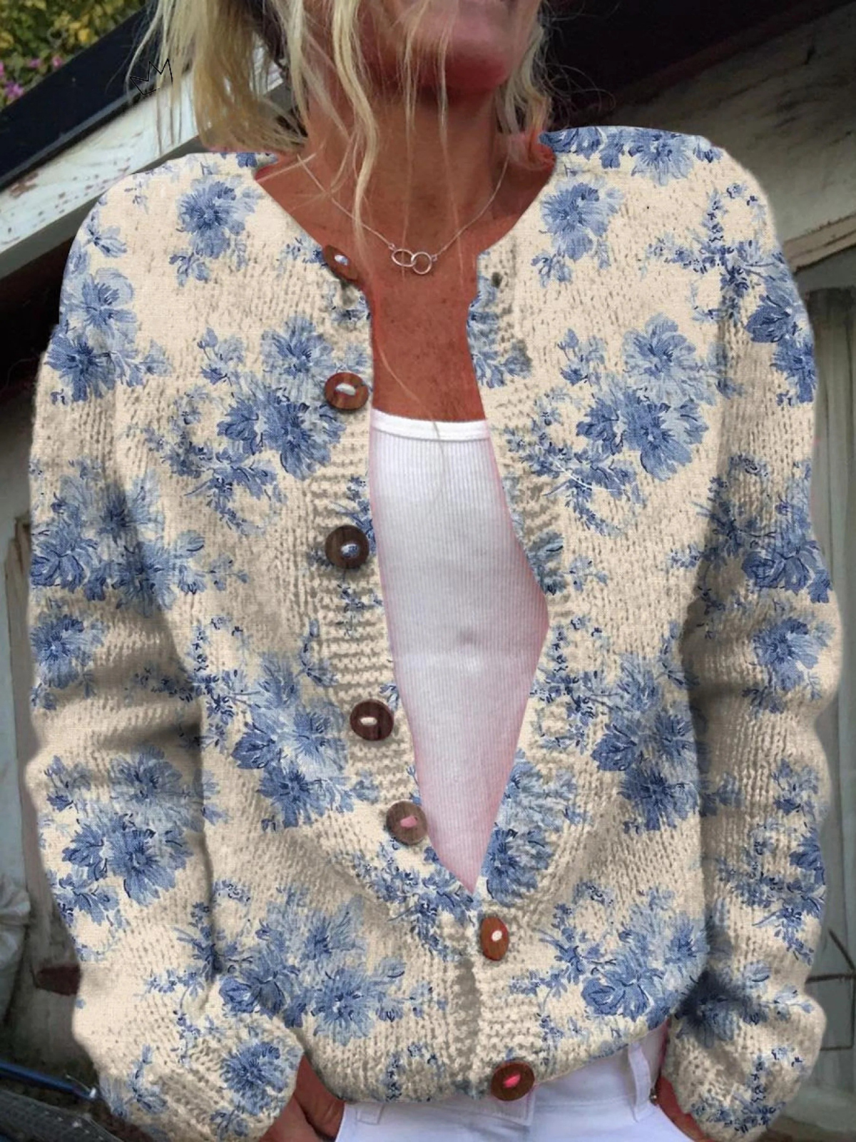 Marloes | Crème vest met blauwe bloemen